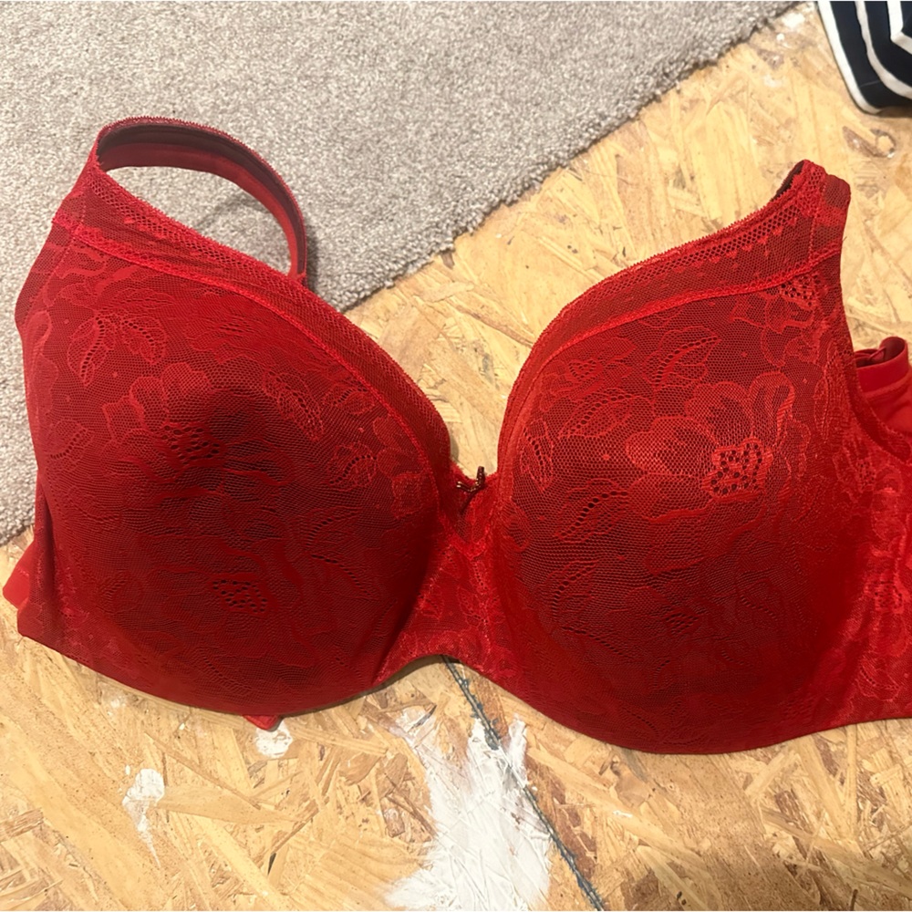 Cacique bra size 46 F red lace